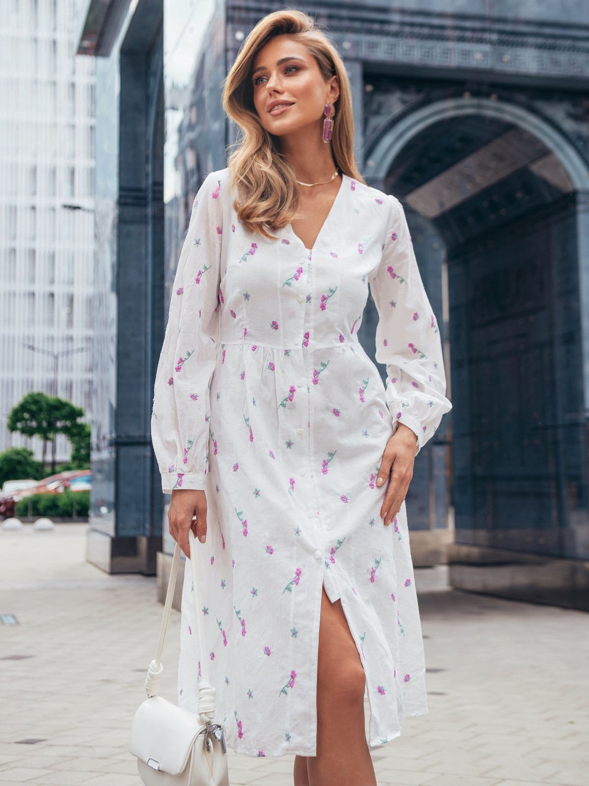 Сукня молочна з бузковою вишивкою | 65101