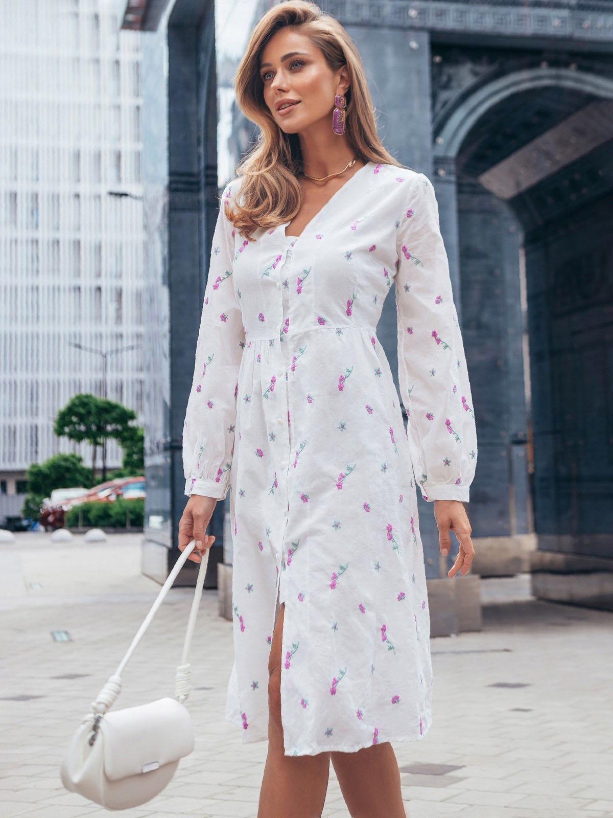 Сукня молочна з бузковою вишивкою | 65101