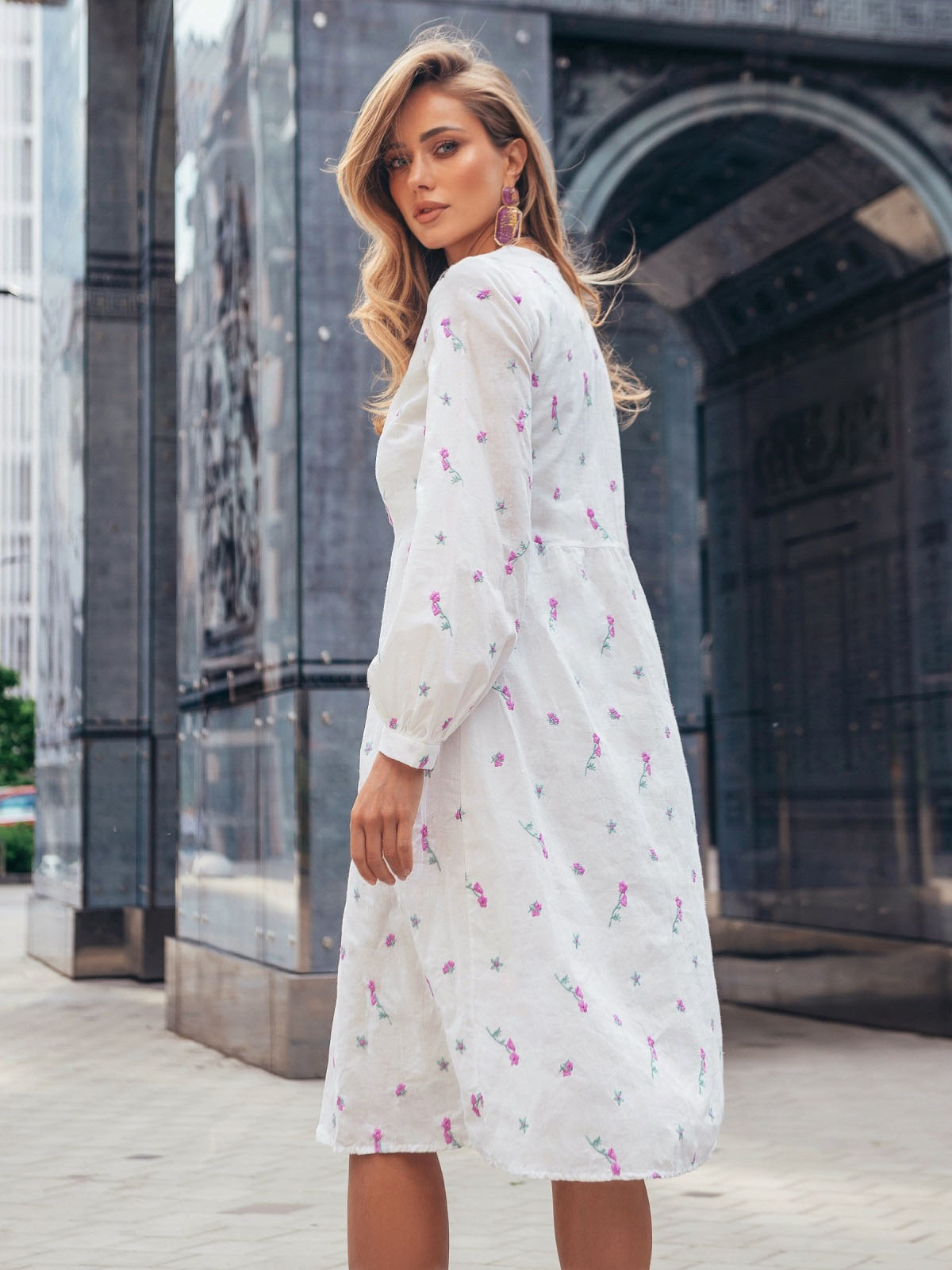 Сукня молочна з бузковою вишивкою | 65101