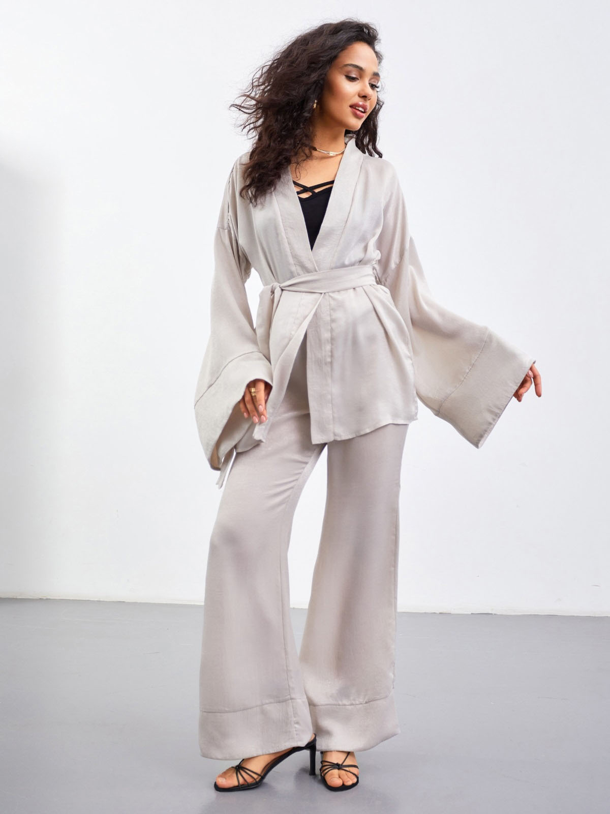Шовковий костюм у піжамному стилі сірий | 68165 Шовковий костюм у піжамному стилі сірий | 68165