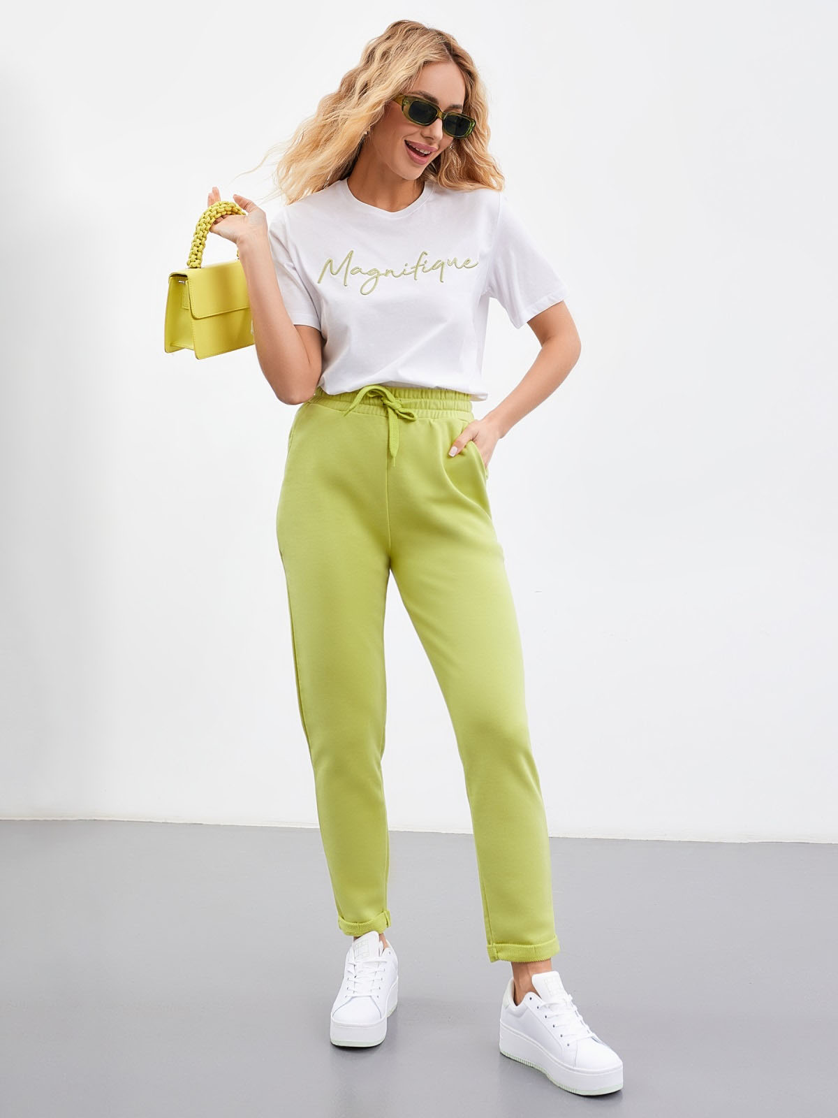 Повсякденний костюм біло-салатовий | 68185 Повсякденний костюм біло-салатовий | 68185