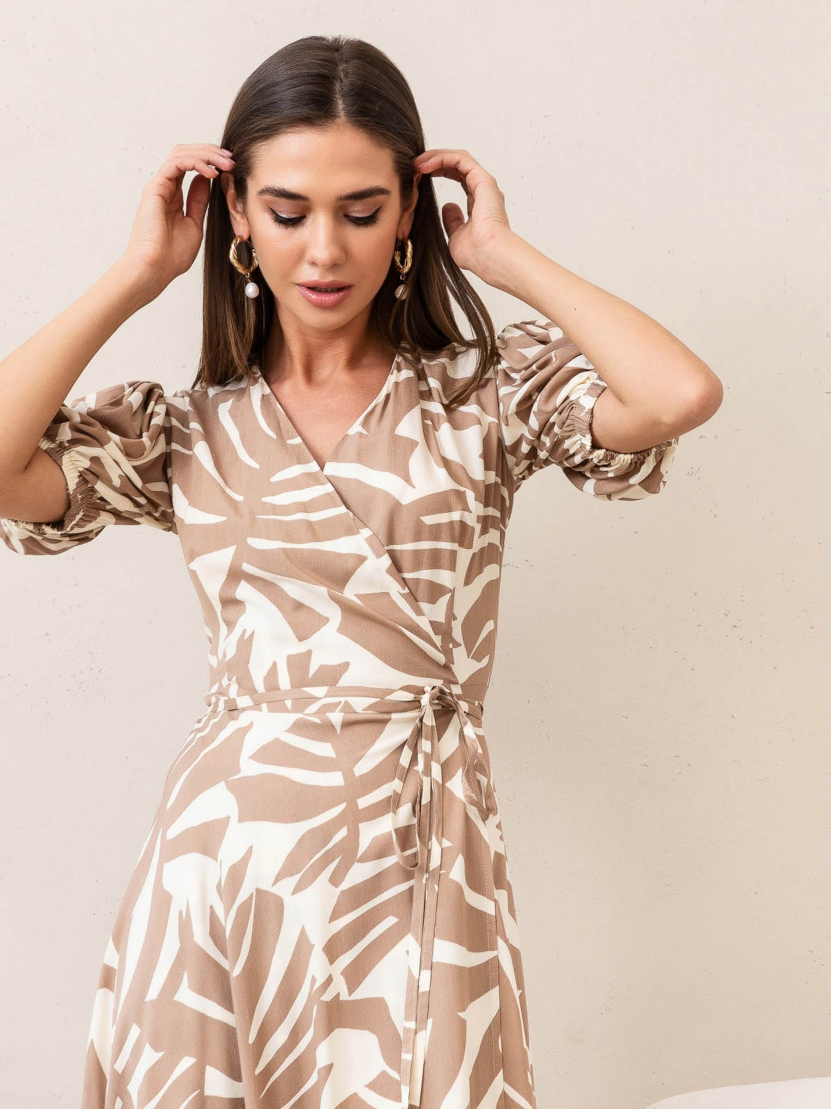 Сукня міді бежево-біла | 69316