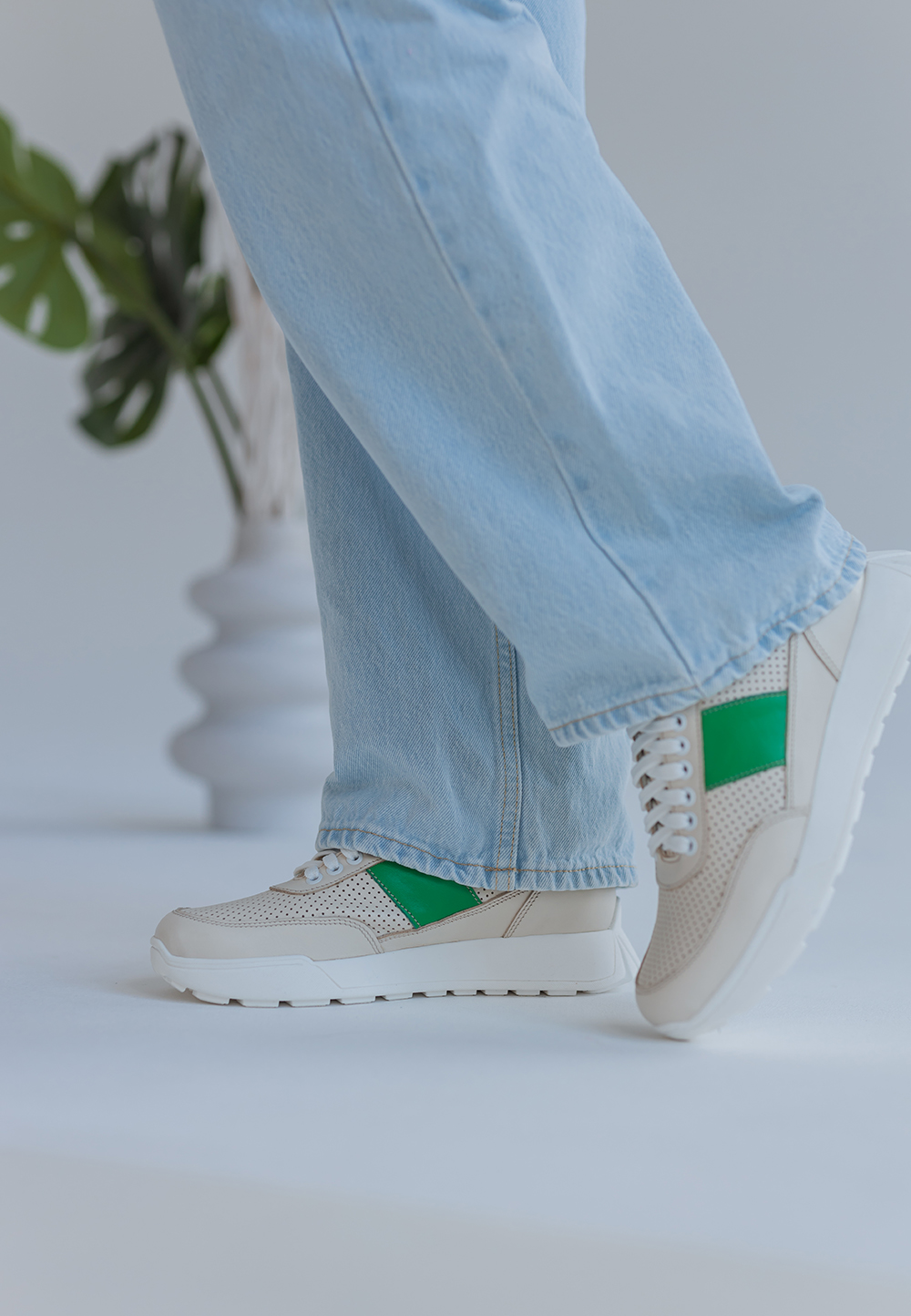 Бежеві кросівки з зеленими вставками | 69735 Бежеві кросівки з зеленими вставками | 69735