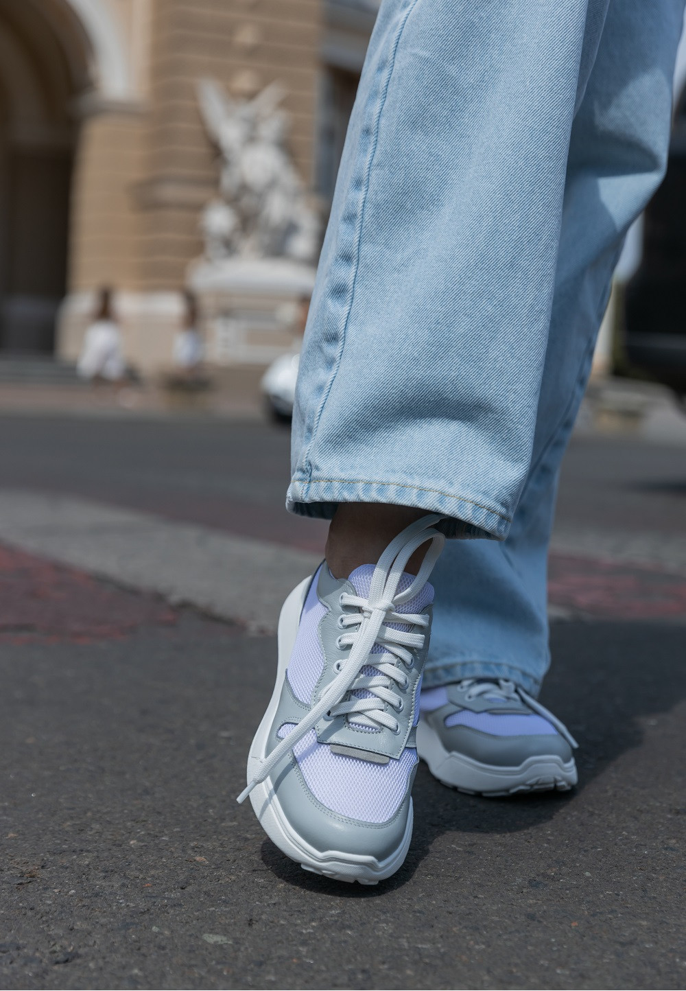 Кросівки сірі зі шкіряним оздобленням | 69674