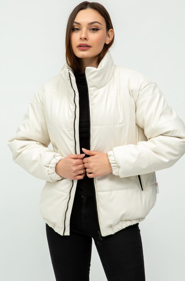 Демісезонна куртка молочна з екошкіри | 72424
