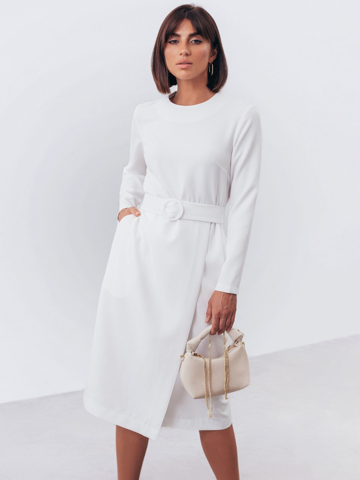 Трикотажна сукня-футляр молочна із розрізом | 72400 Трикотажна сукня-футляр молочна із розрізом | 72400