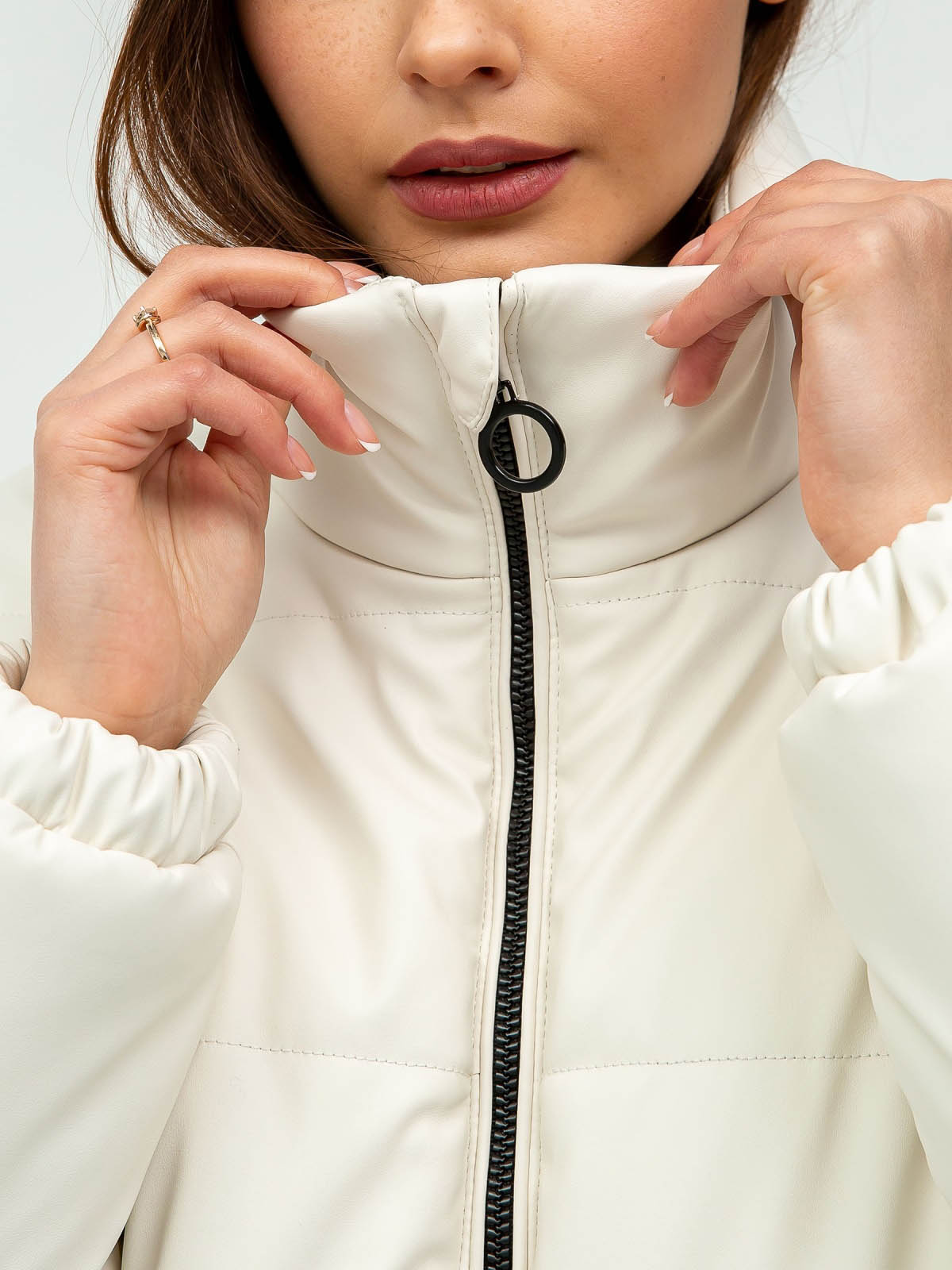 Демісезонна куртка молочна з екошкіри | 72424