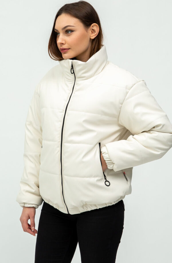 Демісезонна куртка молочна з екошкіри | 72424