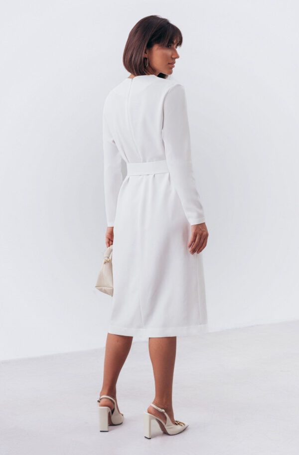 Трикотажна сукня-футляр молочна із розрізом | 72400