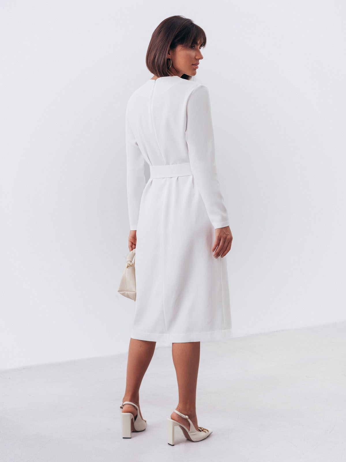 Трикотажна сукня-футляр молочна із розрізом | 72400 Трикотажна сукня-футляр молочна із розрізом | 72400