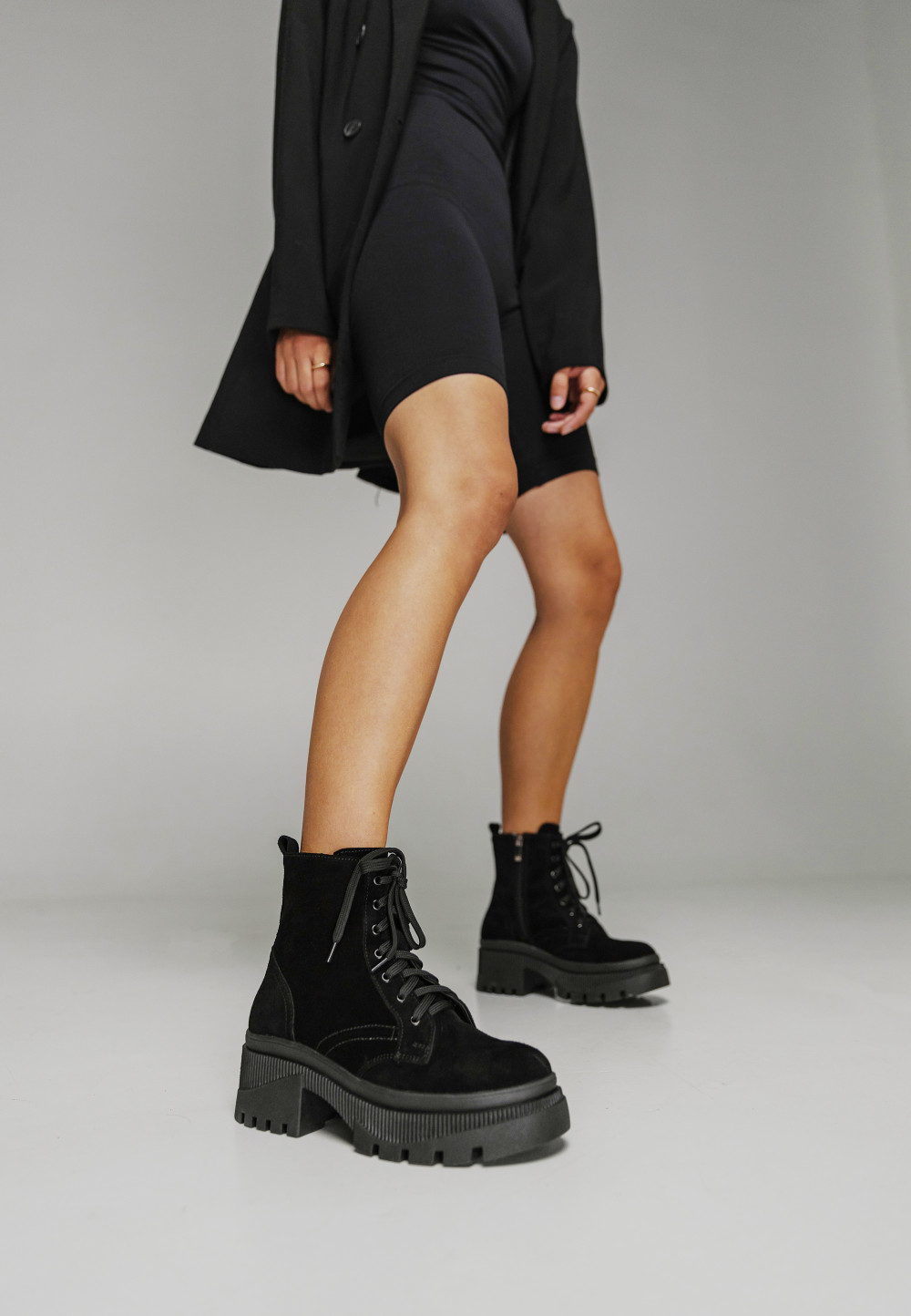 Чорні замшеві черевики на масивній підошві | 73039 Чорні замшеві черевики на масивній підошві | 73039