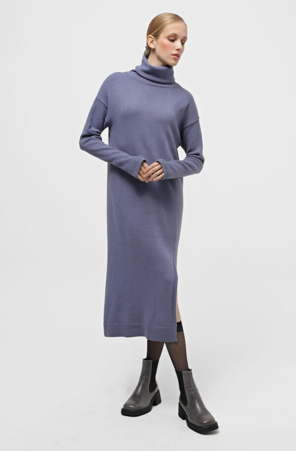 В'язана сукня з коміром-хомутом фуме | 73944