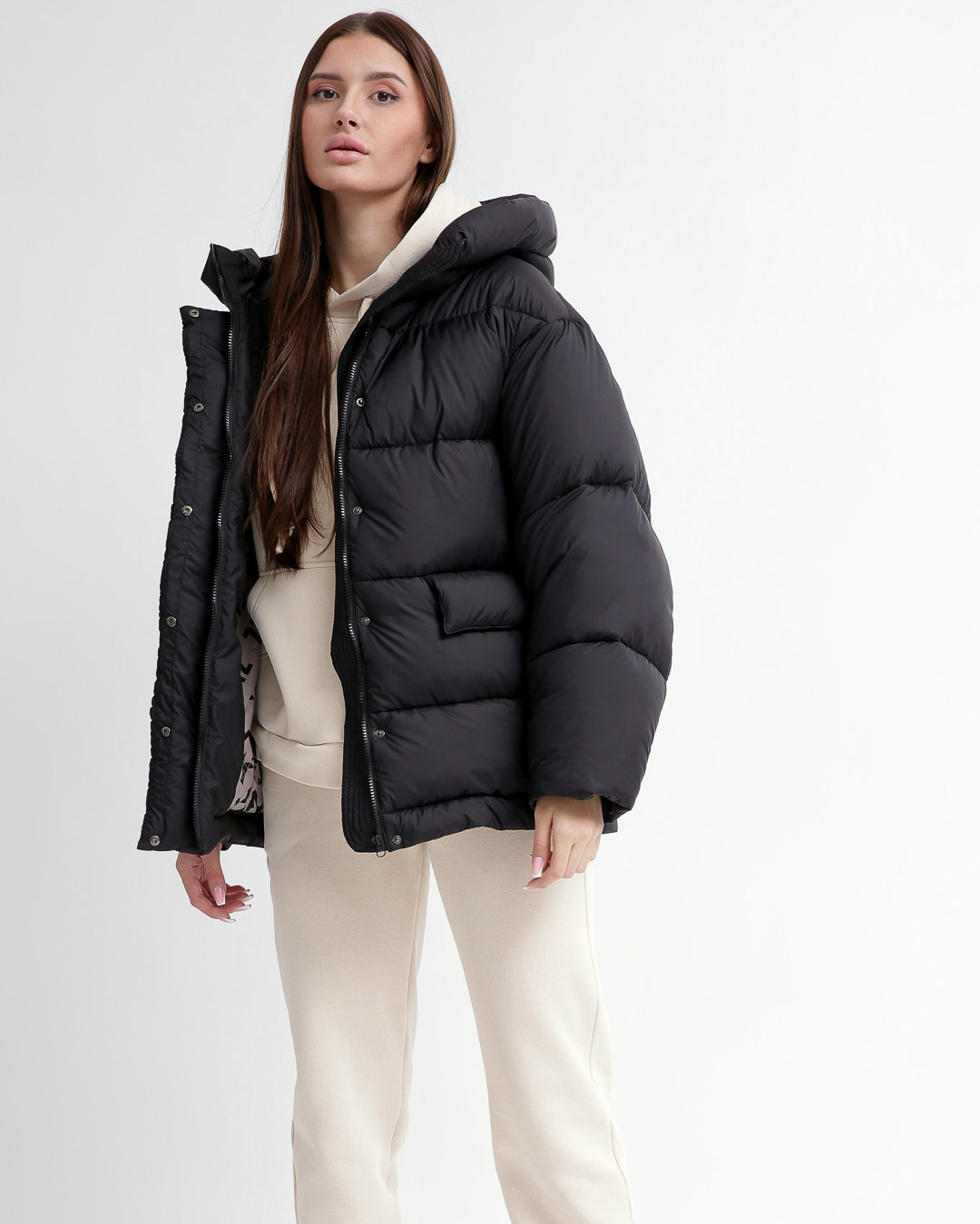 Жіночий короткий пуховик чорний | 74368