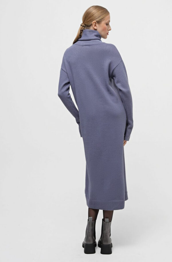 В'язана сукня з коміром-хомутом фуме | 73944