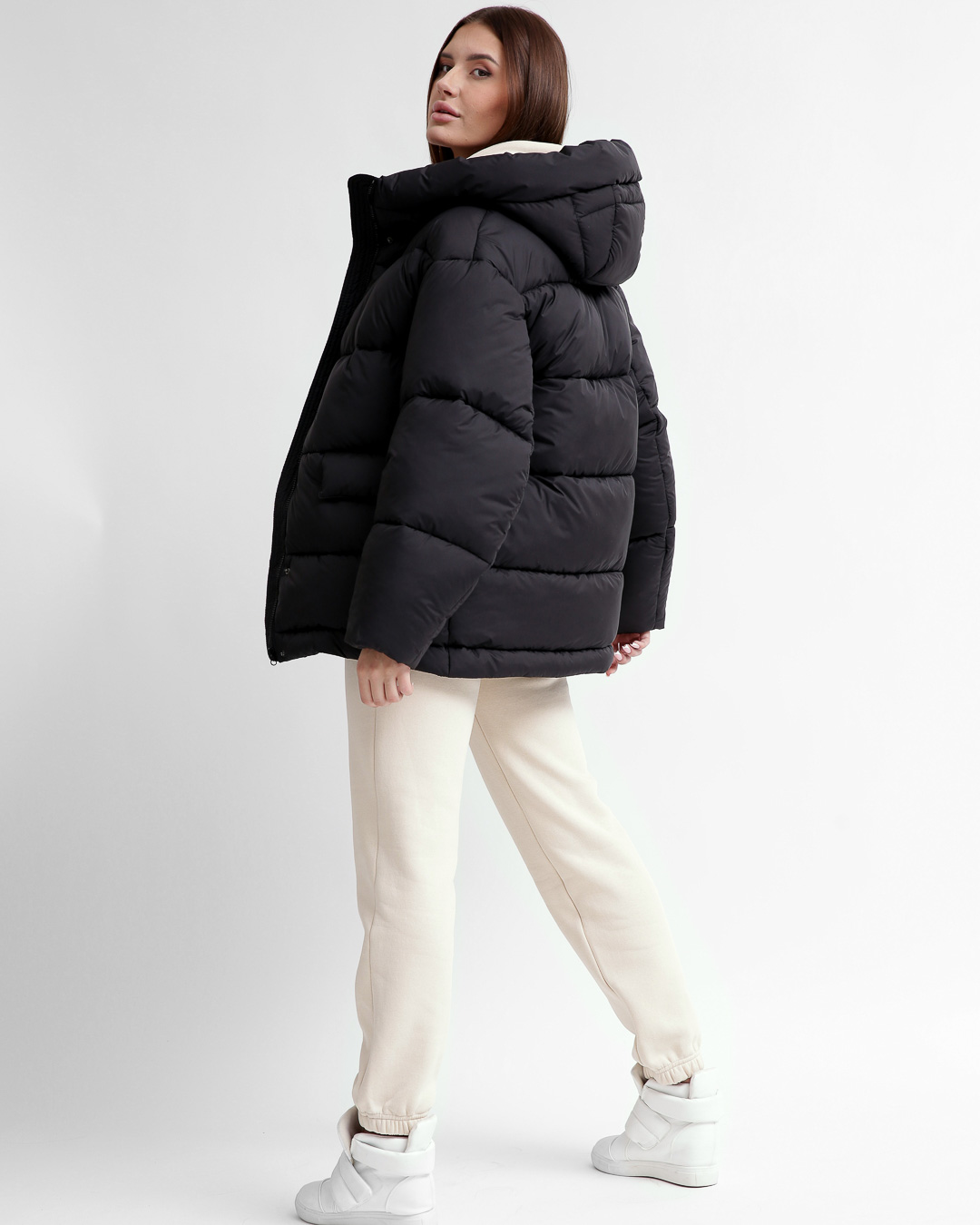 Жіночий короткий пуховик чорний | 74368