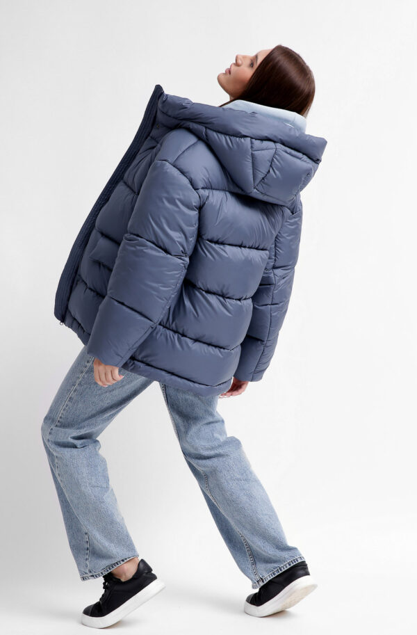 Жіночий короткий пуховик кольору джинс | 74346