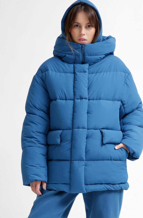 Жіночий короткий пуховик кольору електрик | 74324