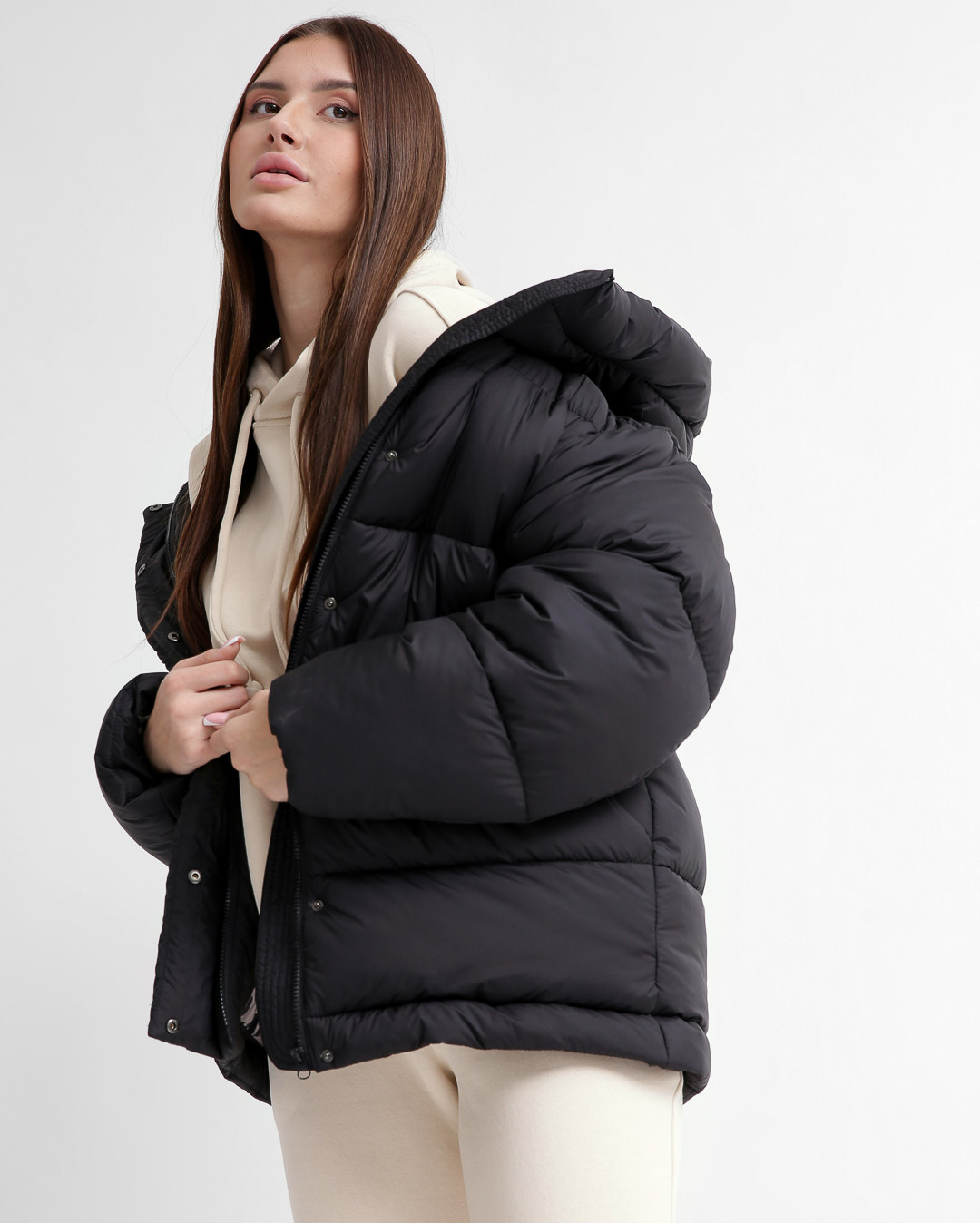Жіночий короткий пуховик чорний | 74368