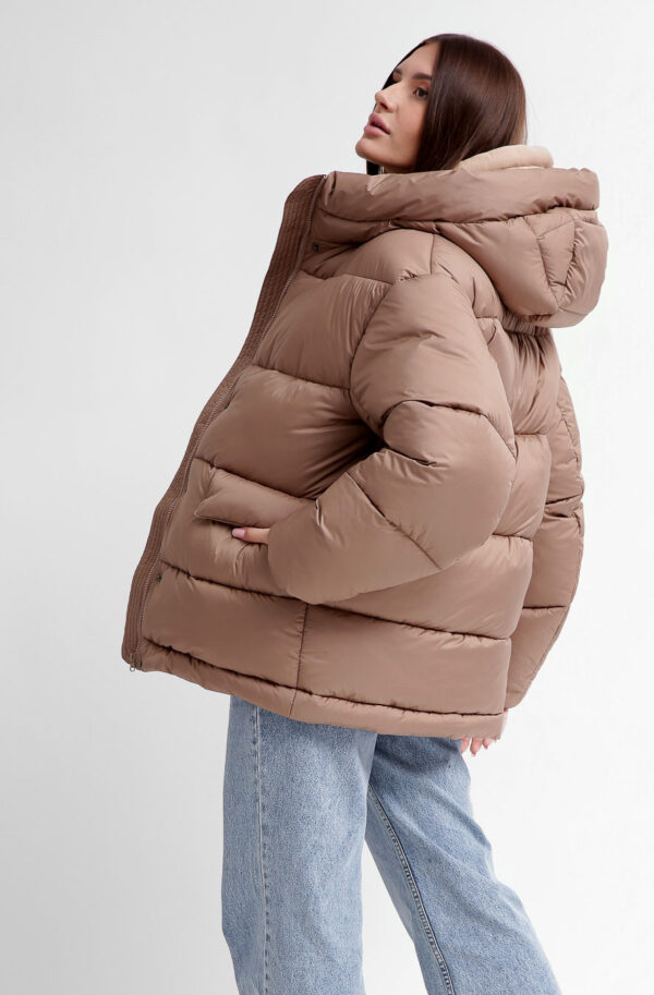 Жіночий короткий пуховик кольору капучино | 74335