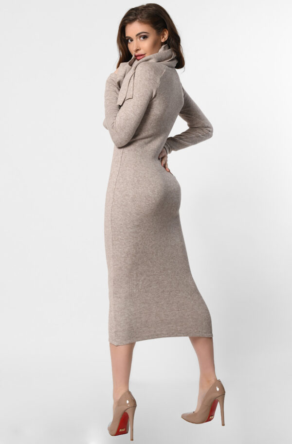 Сукня-гольф бежева зі знімним шарфом | 74150