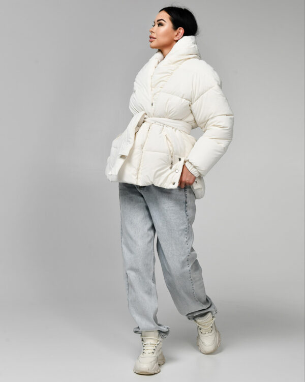 Жіноча зимова коротка куртка молочна | 76036
