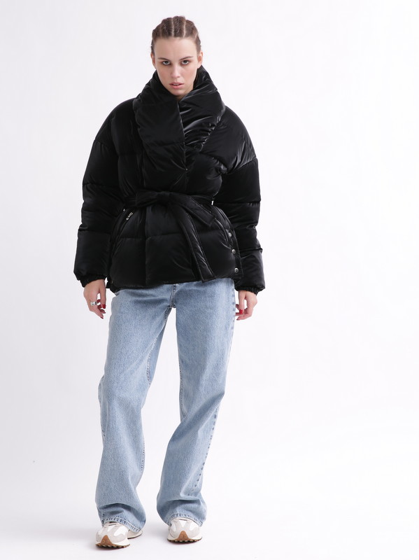 Жіноча зимова коротка куртка чорна | 75999