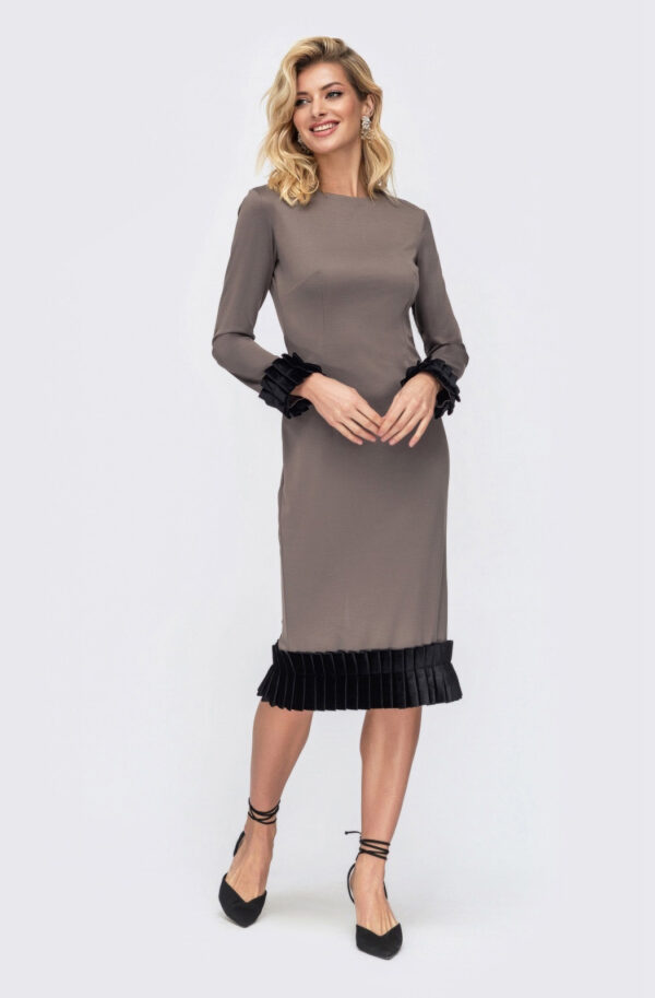 Плаття кольору тауп з оксамитовою оборкою | 75018