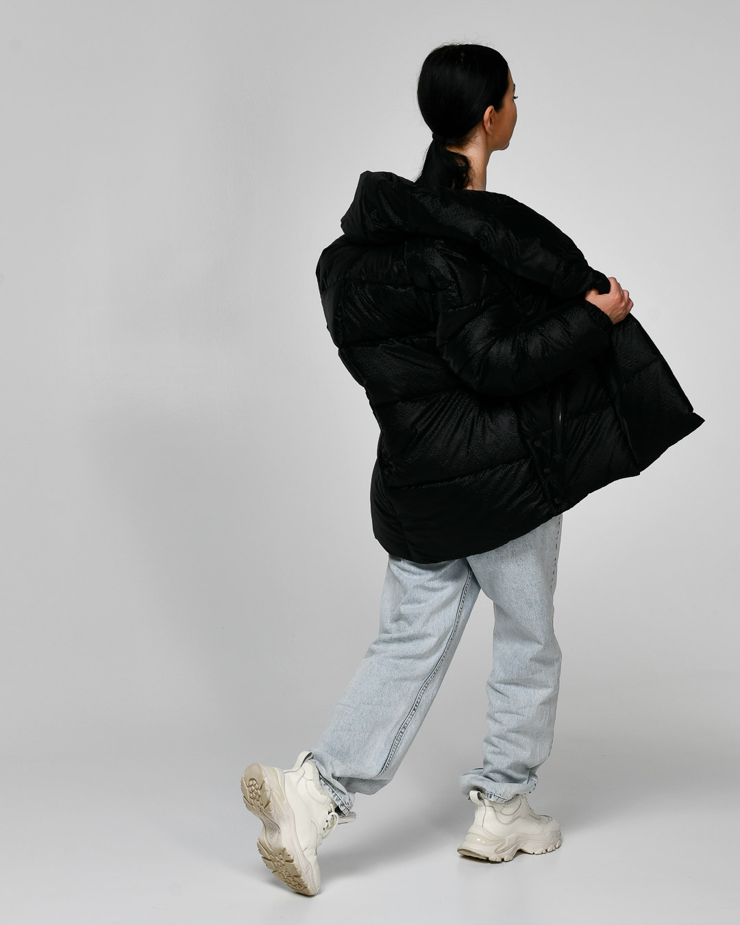 Зимова коротка куртка чорна в краплю | 76048