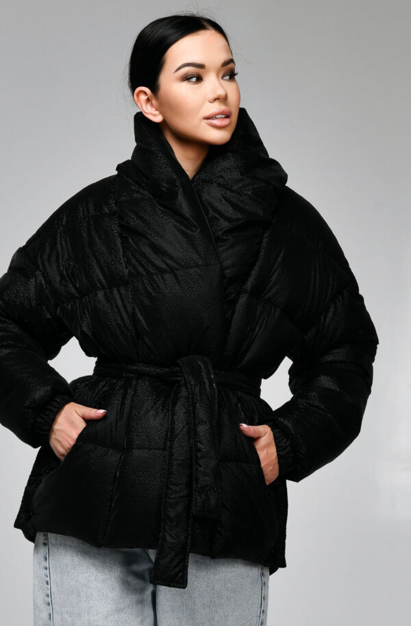 Зимова коротка куртка чорна в краплю | 76048