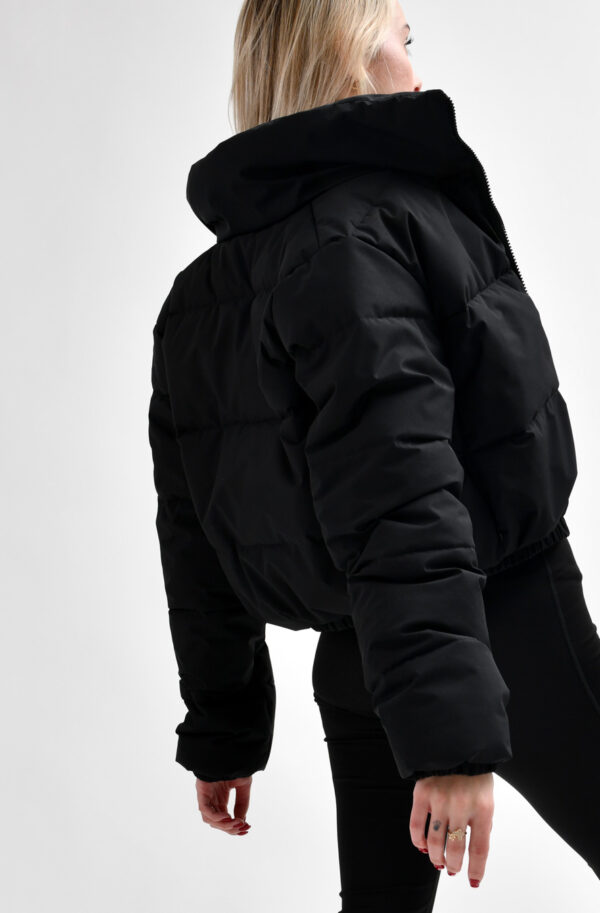 Куртка коротка чорна з високим коміром | 78282