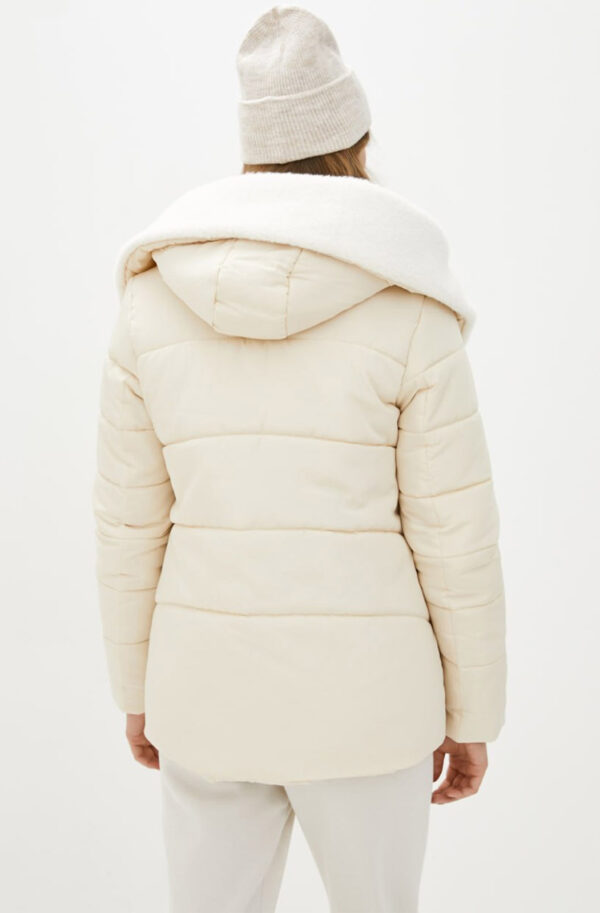 Коротка куртка на теплу зиму молочна | 77148