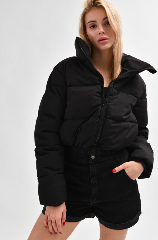 Куртка коротка чорна з високим коміром | 78282