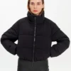 Куртка коротка чорна з високим коміром | 78282