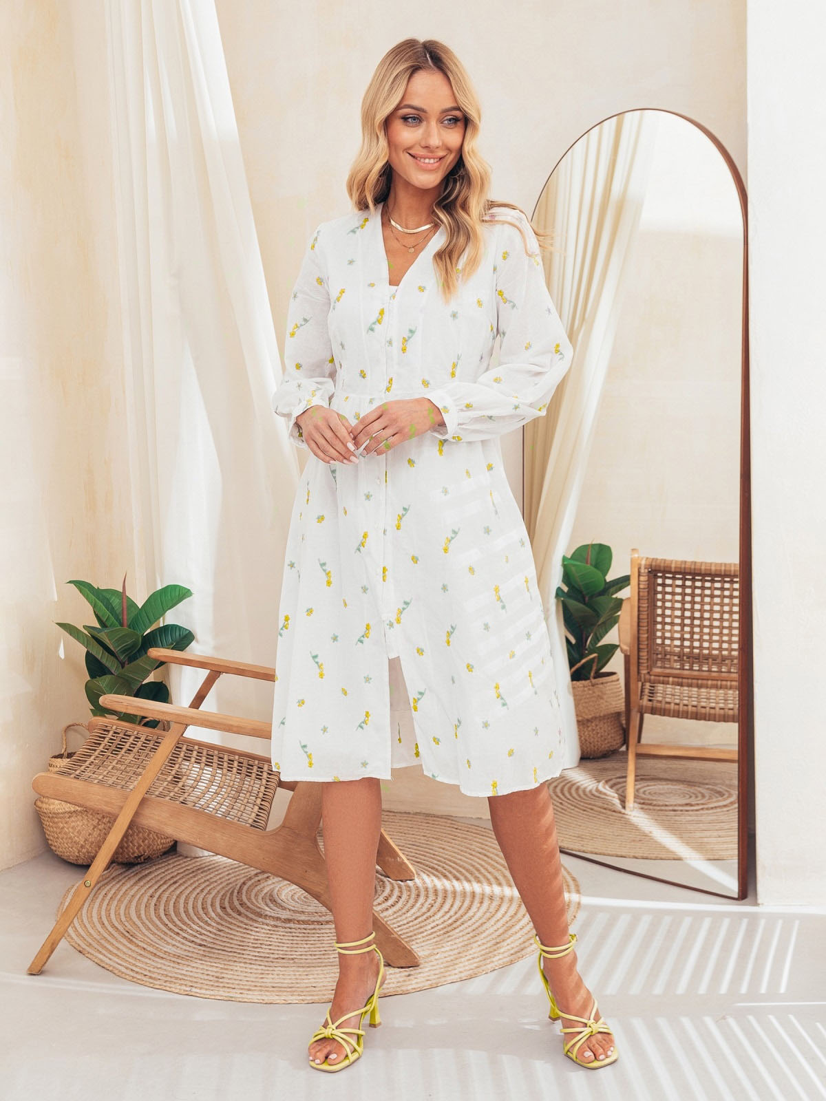 Сукня молочна з жовтою вишивкою | 79689