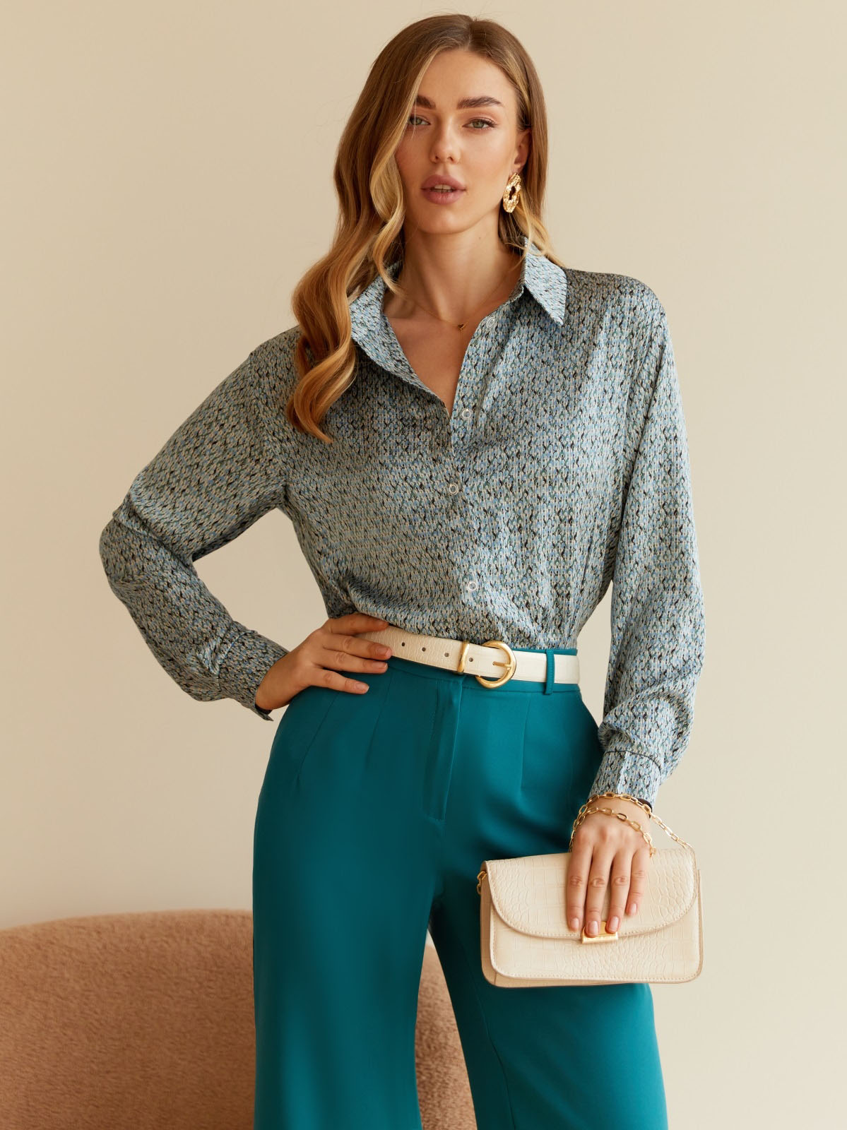 Блуза зі штучного шовку блакитна в принт | 79273