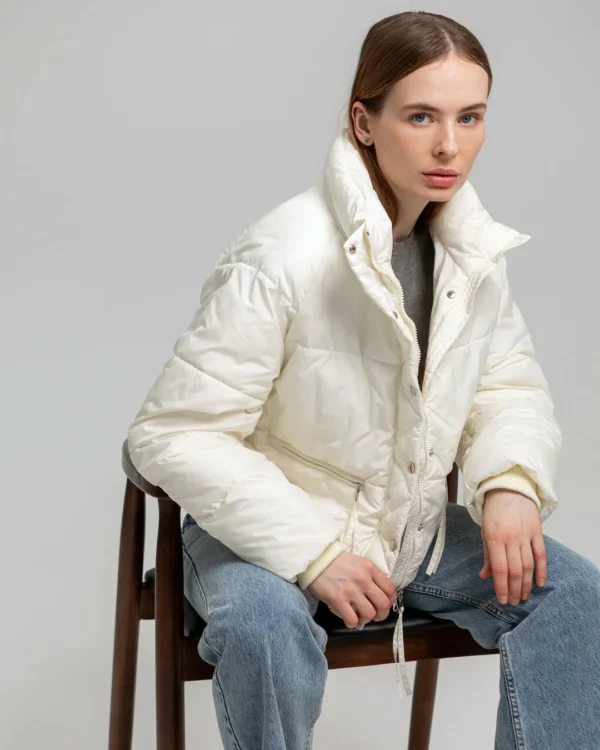 Демісезонна коротка куртка oversize молочна | 78403