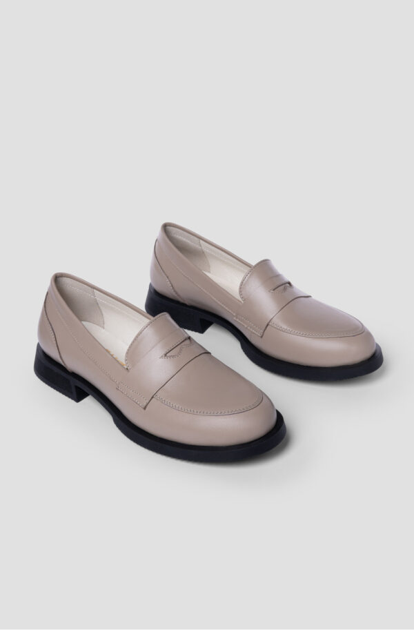 Шкіряні туфлі бежеві на низькому ходу | 78808