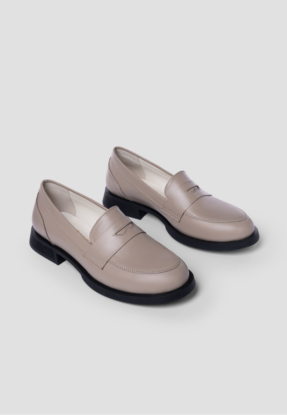 Шкіряні туфлі бежеві на низькому ходу | 78808