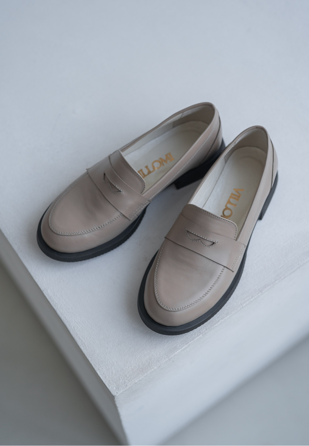 Шкіряні туфлі бежеві на низькому ходу | 78808