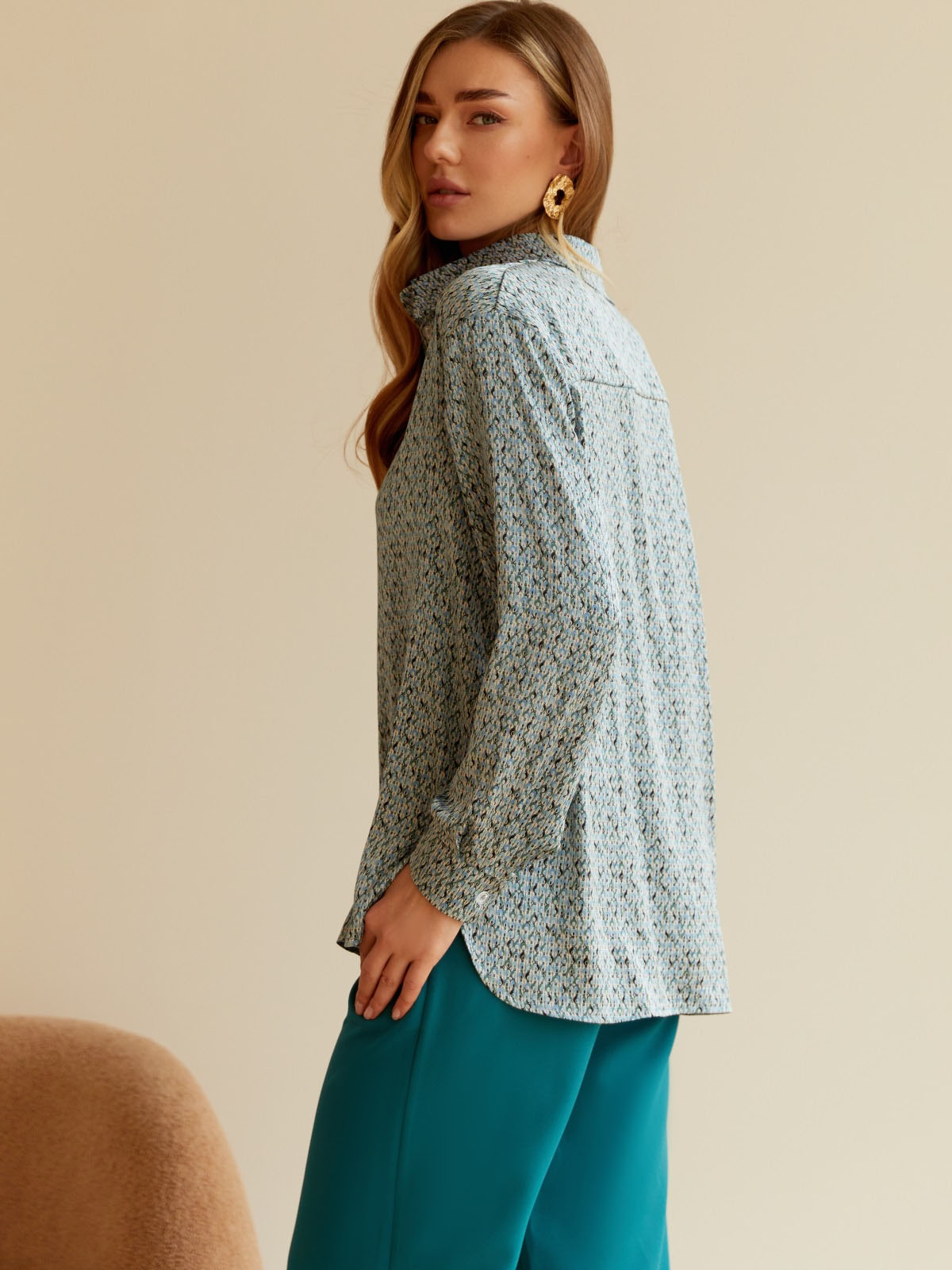 Блуза зі штучного шовку блакитна в принт | 79273