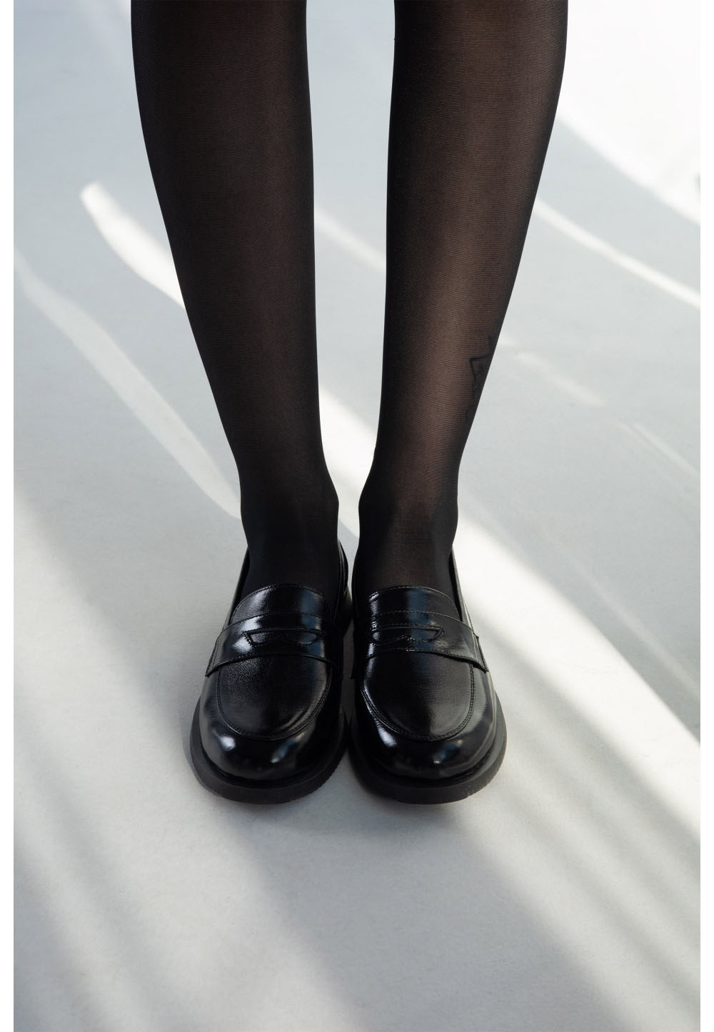 Лаковані туфлі чорні на низькому ходу | 79530 Лаковані туфлі чорні на низькому ходу | 79530