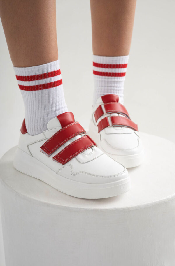 Шкіряні білі кеди з червоними липучками | 79438