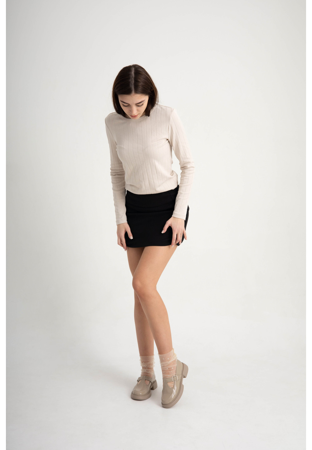 Жіночі лаковані лофери бежеві з пряжкою | 78830 Жіночі лаковані лофери бежеві з пряжкою | 78830