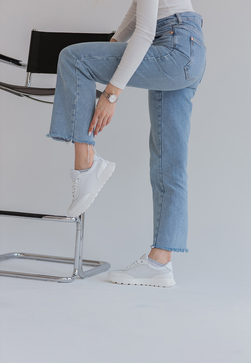 Жіночі класичні перфоровані кросівки білі | 79092 Жіночі класичні перфоровані кросівки білі | 79092