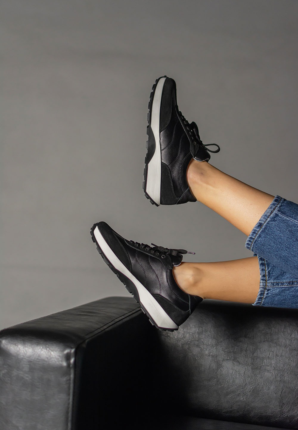 Жіночі кросівки чорні зі вставками замші | 80379 Жіночі кросівки чорні зі вставками замші | 80379