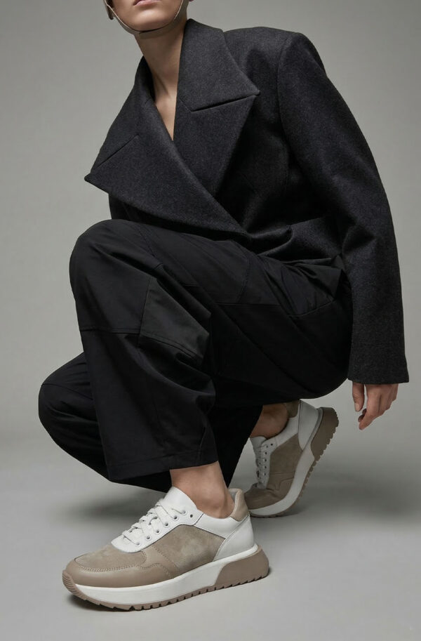 Жіночі кросівки бежево-білі зі вставками замші | 80353