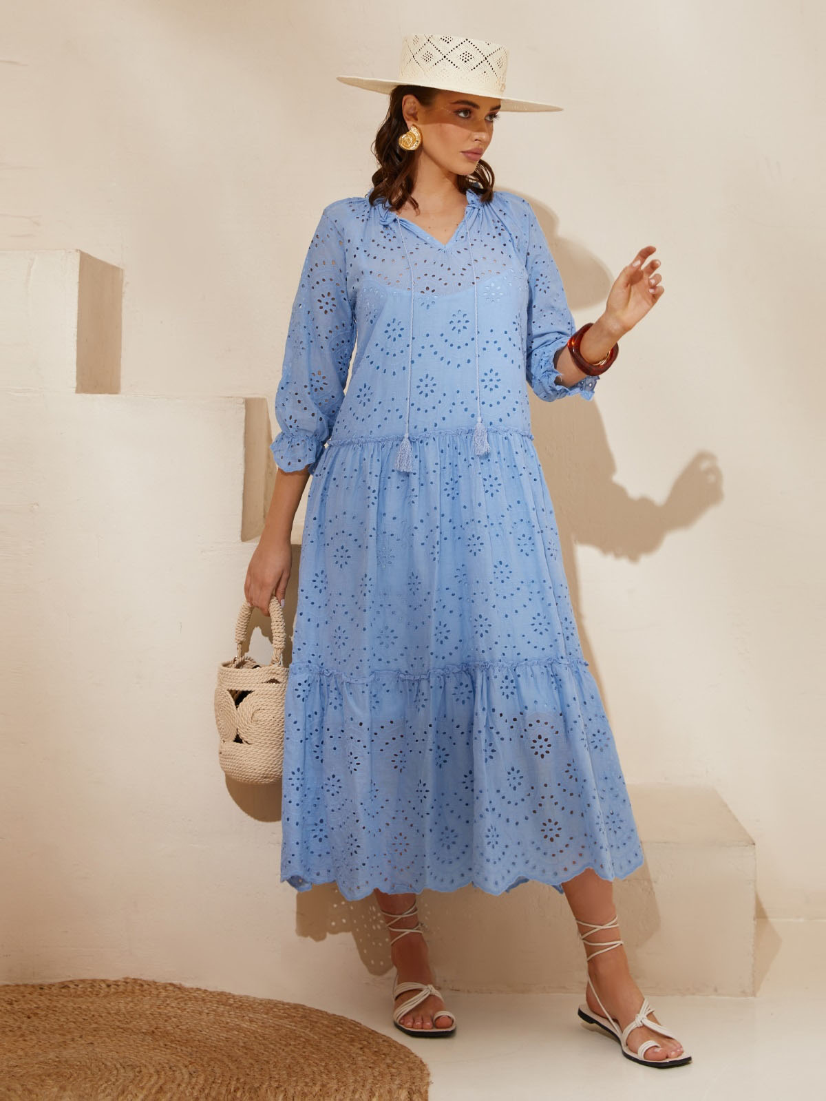 Літня сукня з прошви блакитна вільного крою | 80103