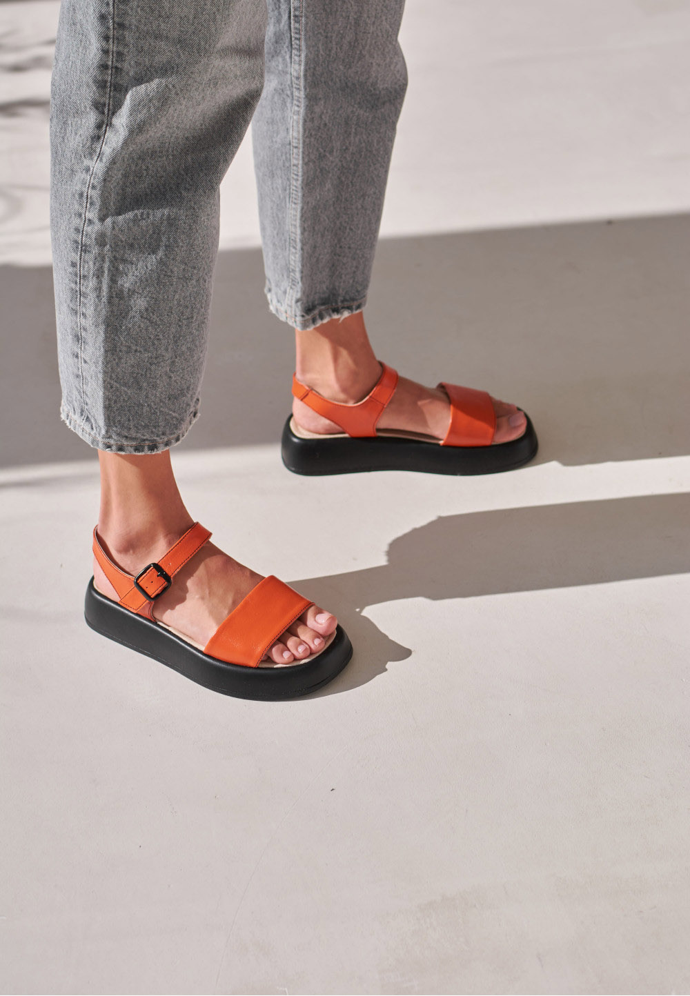 Жіночі помаранчеві босоніжки з пряжкою | 82093 Жіночі помаранчеві босоніжки з пряжкою | 82093