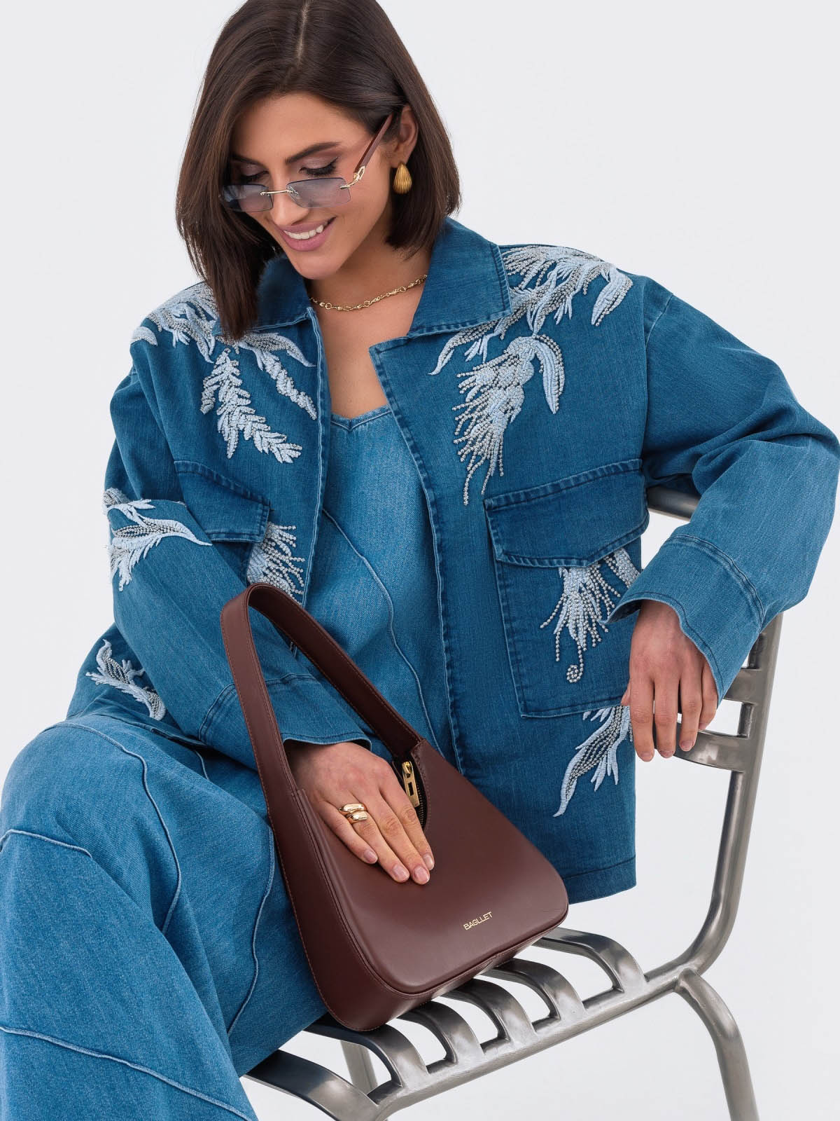 Джинсова куртка блакитна з вишивкою оверсайз | 81922 Джинсова куртка блакитна з вишивкою оверсайз | 81922