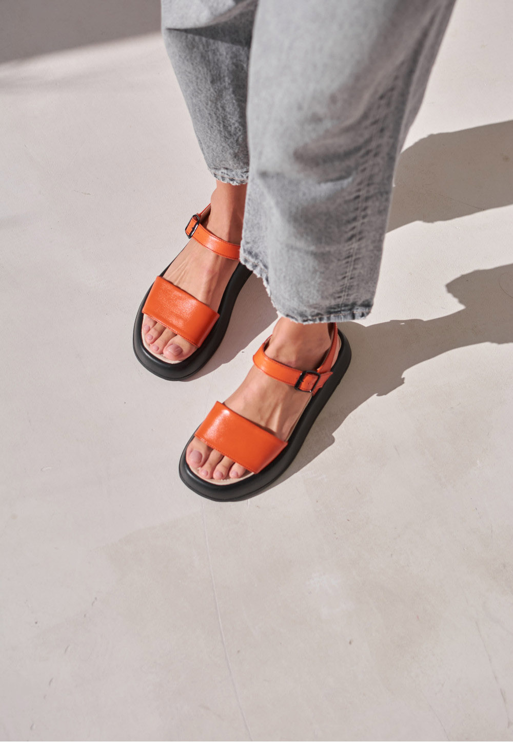 Жіночі помаранчеві босоніжки з пряжкою | 82093 Жіночі помаранчеві босоніжки з пряжкою | 82093